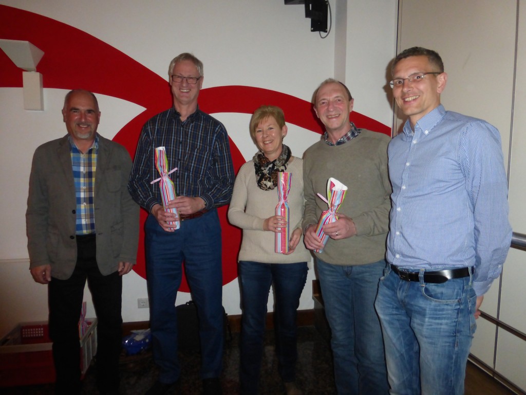 v.l. Erster Vorsitzender Karl-Heinz Besting, die Jubilare Georg Stachelscheid, Irene und Norbert Bödefeld, sowie der zweite Vorsitzende Thomas Greß